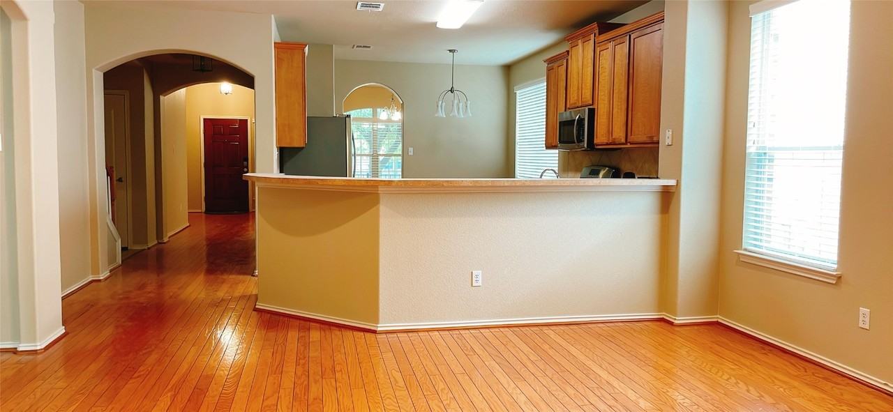 2705 Blackstone Cv #2705 - Photo 2 of 18