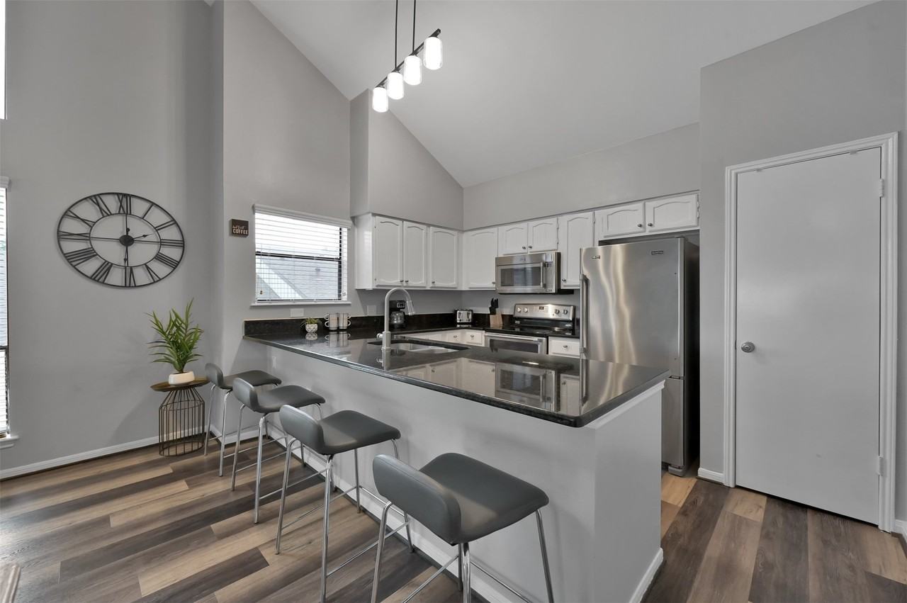 124 April Point Dr N #124 - Photo 6 of 26