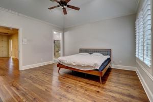 featured image of 5606 Pershing Ave #5606