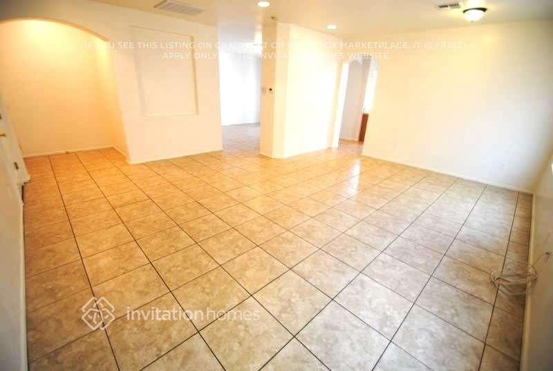 1645 E Illini St - Photo 2 of 7