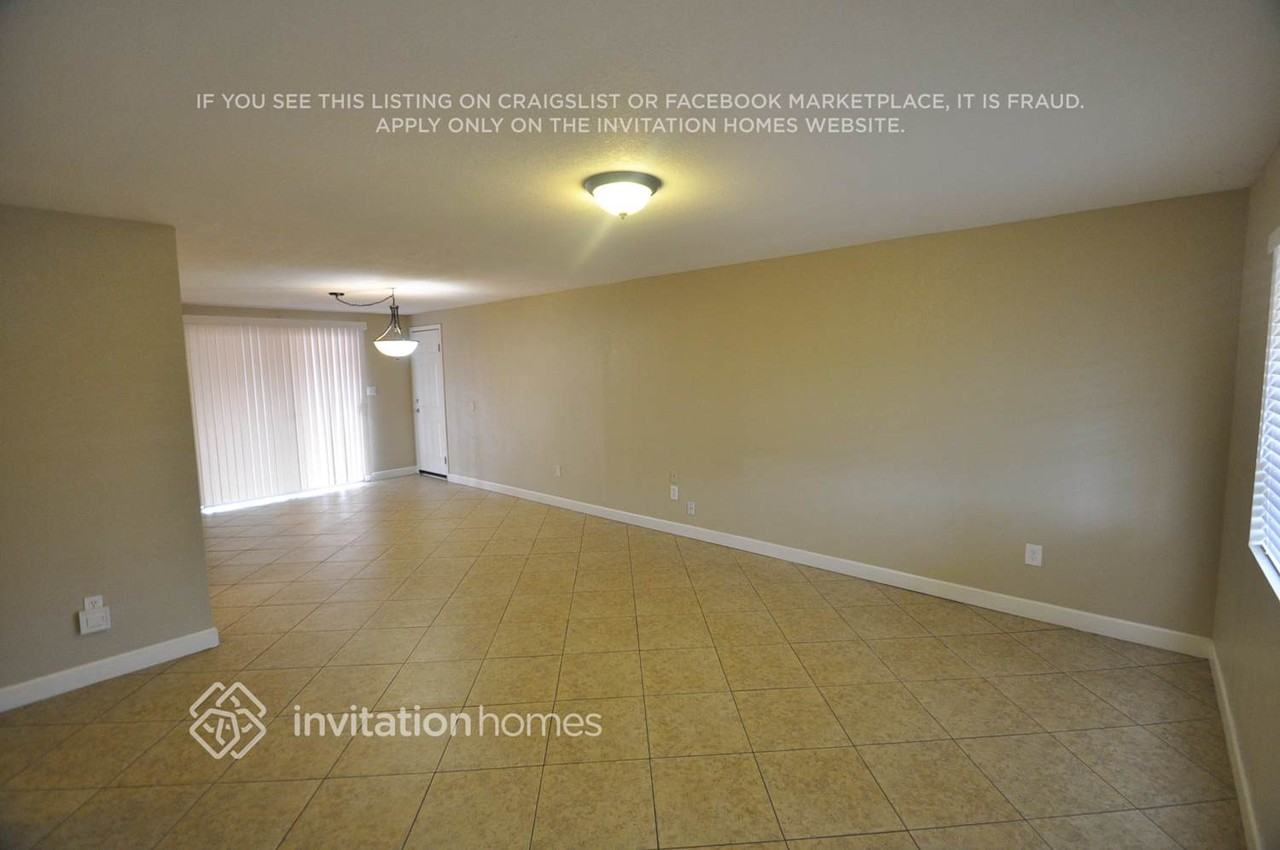 3643 E Surrey Ave - Photo 2 of 14