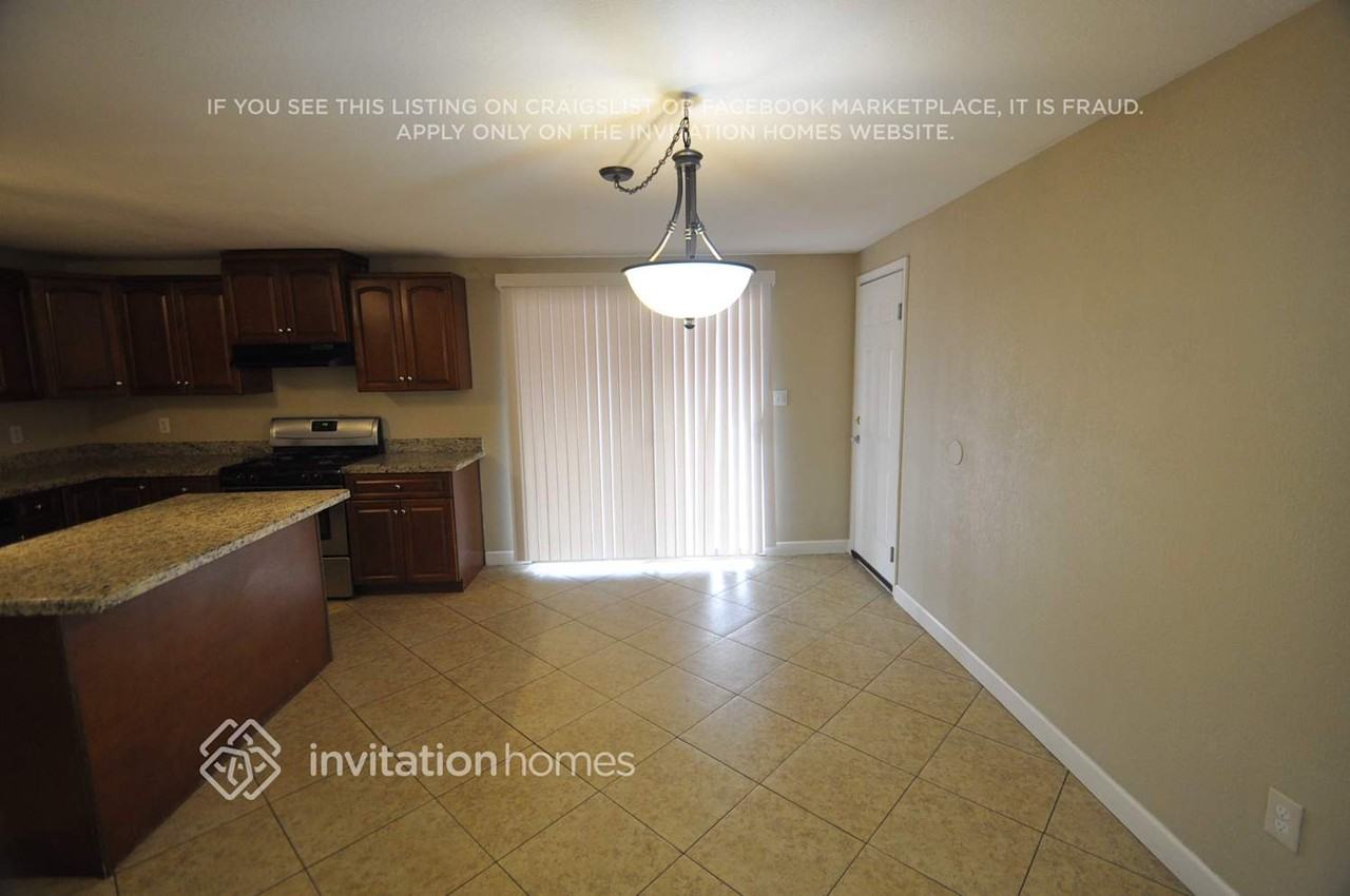 3643 E Surrey Ave - Photo 3 of 14