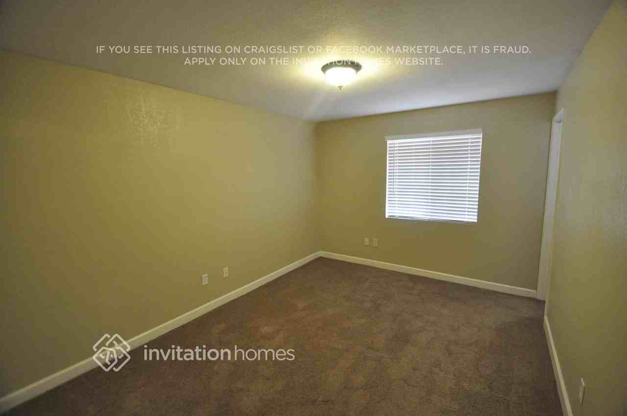 3643 E Surrey Ave - Photo 5 of 14