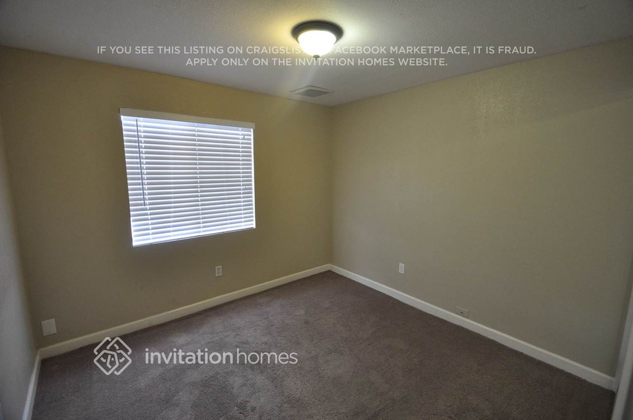 3643 E Surrey Ave - Photo 7 of 14