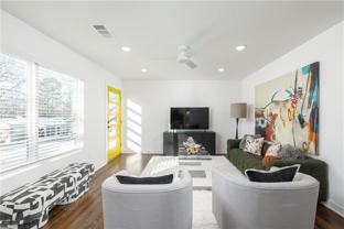 568 E Rebecca St - Photo 1 of 1