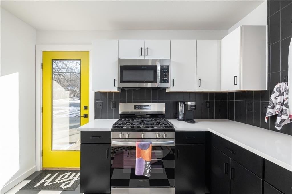 568 E Rebecca St - Photo 5 of 17