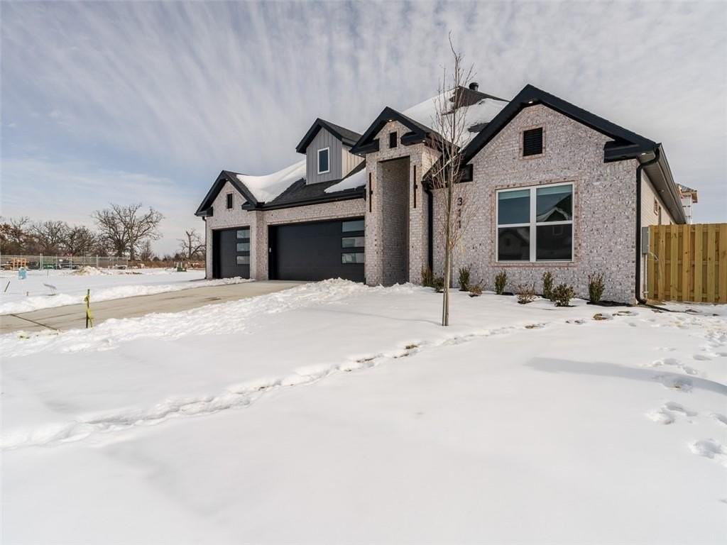 311 Hedge Dr - Photo 2 of 40