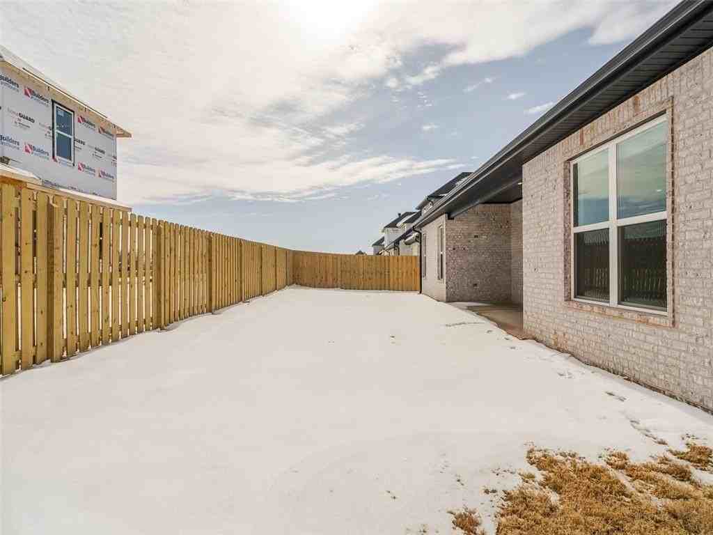 311 Hedge Dr - Photo 3 of 40