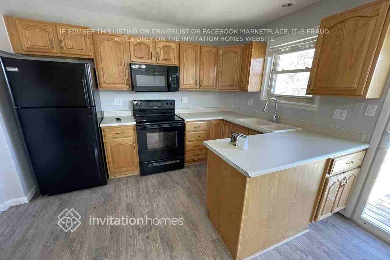 836 Memphis St - Photo 3 of 18