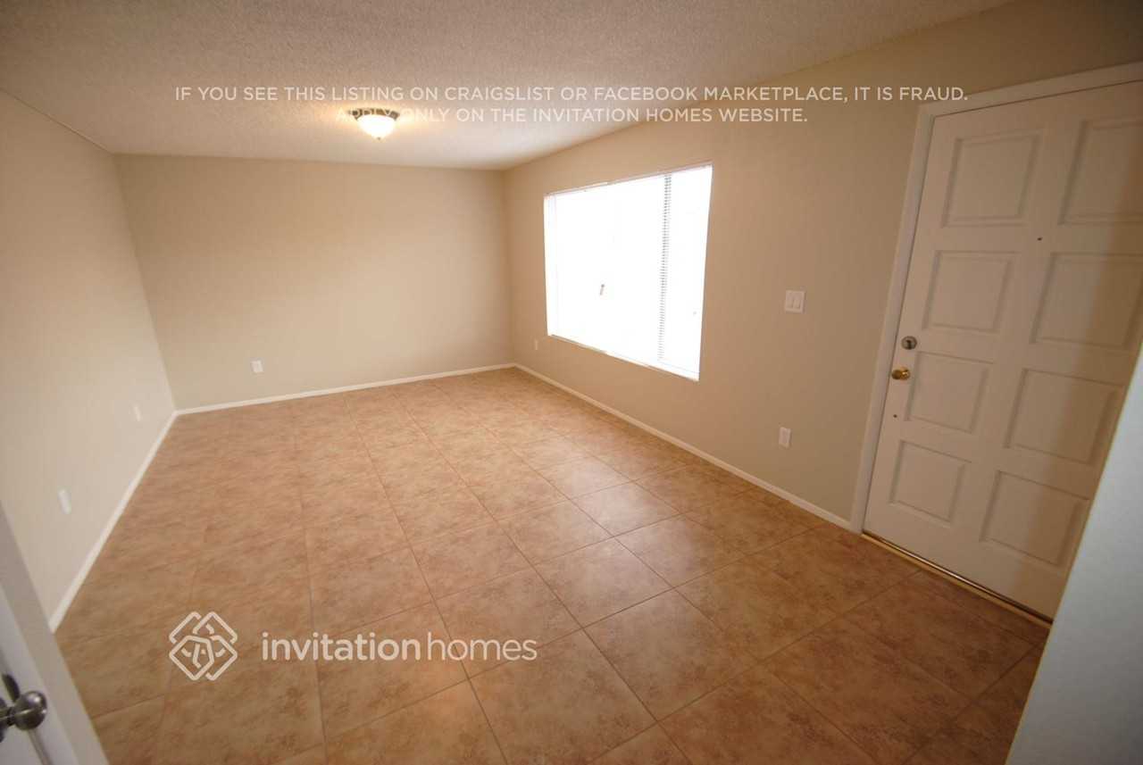 514 E Westchester Dr - Photo 2 of 14