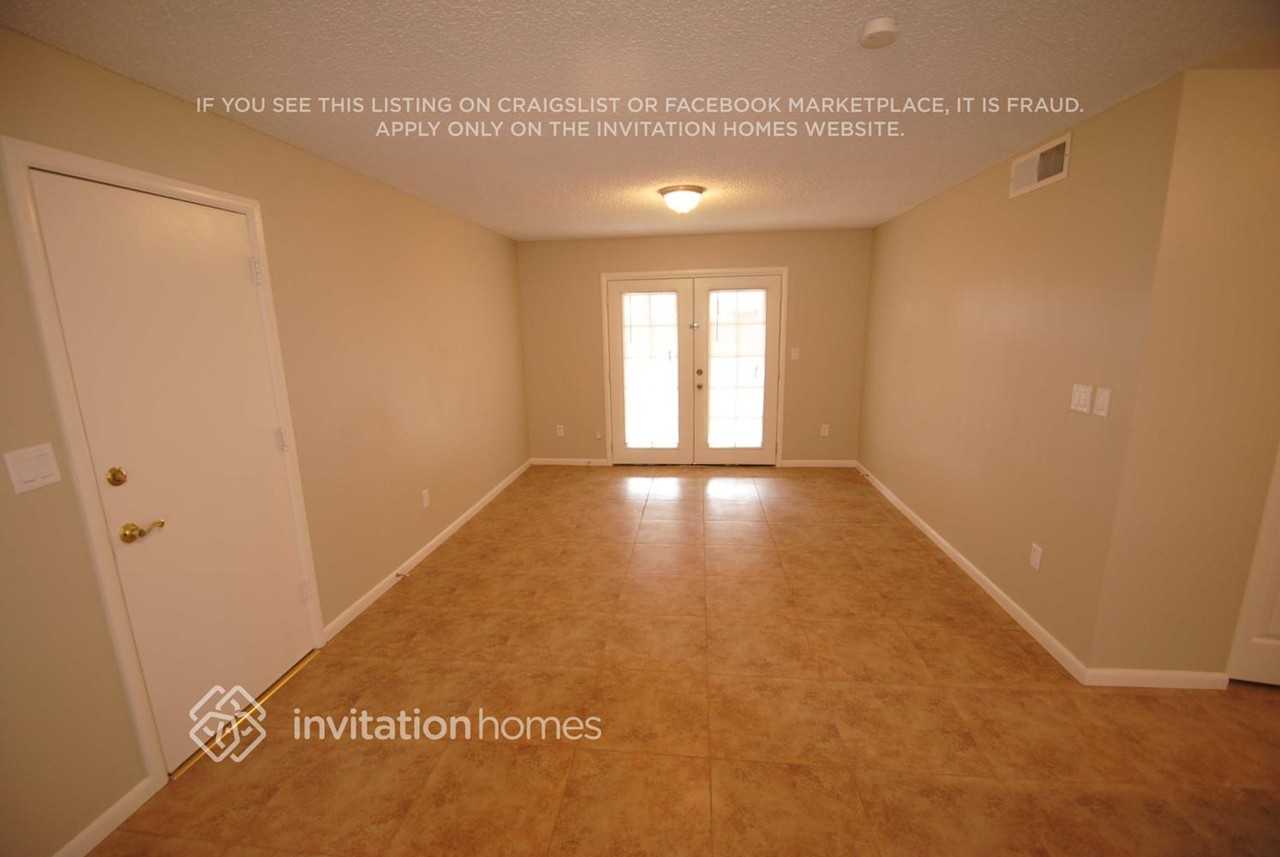 514 E Westchester Dr - Photo 4 of 14