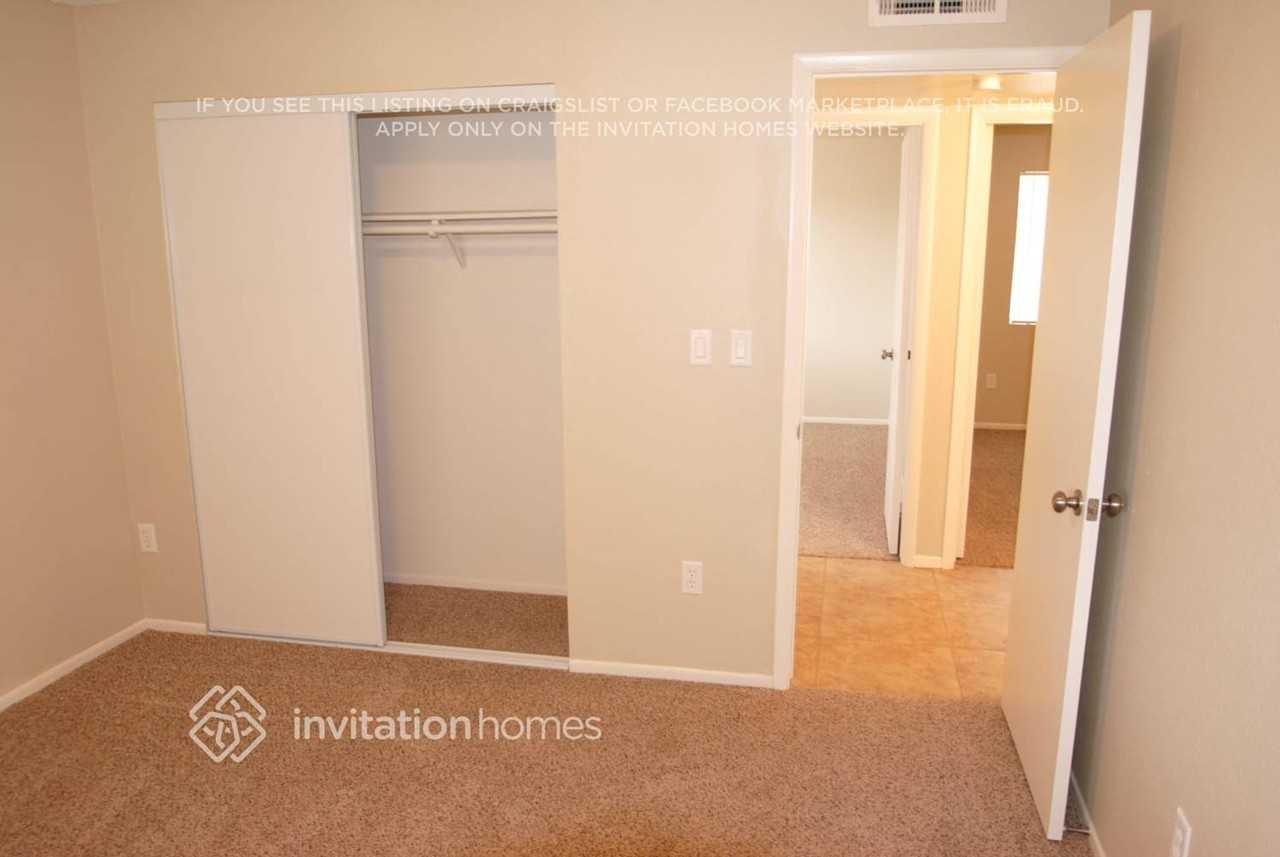 514 E Westchester Dr - Photo 5 of 14