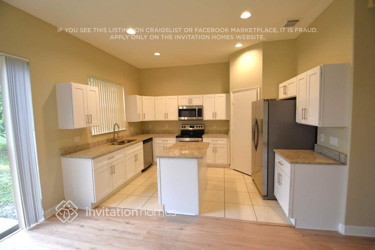 7898 Nw 17th Pl - Photo 7 of 17