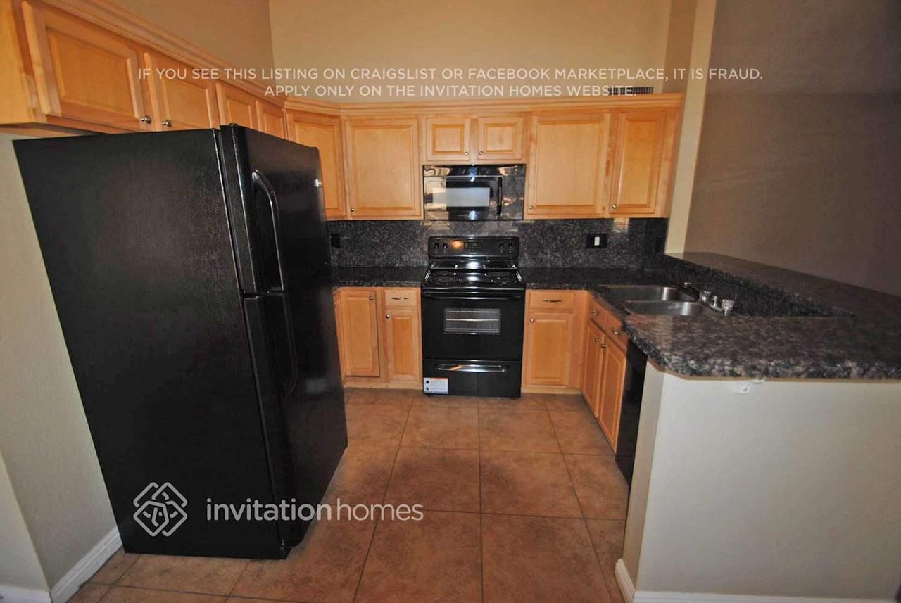 5520 W Joan De Arc Ave - Photo 3 of 7