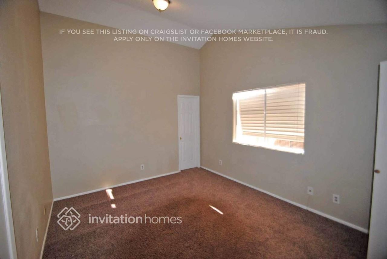 5520 W Joan De Arc Ave - Photo 5 of 7