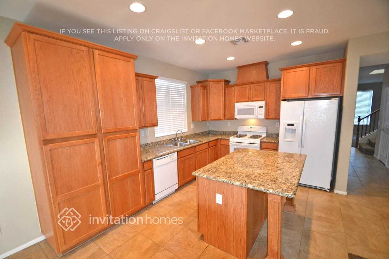 641 Powder Brook Dr - Photo 3 of 9