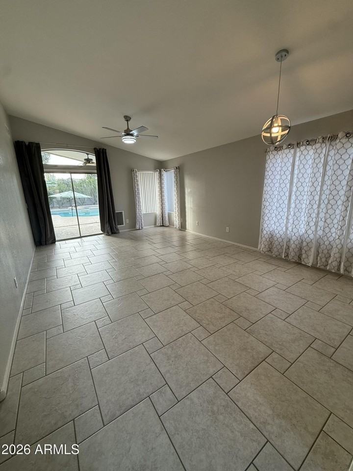 1132 N Seton Ave - Photo 5 of 13