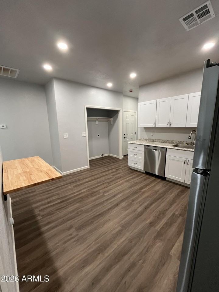 713 W Adobe Dam Dr Unit B #B - Photo 2 of 10