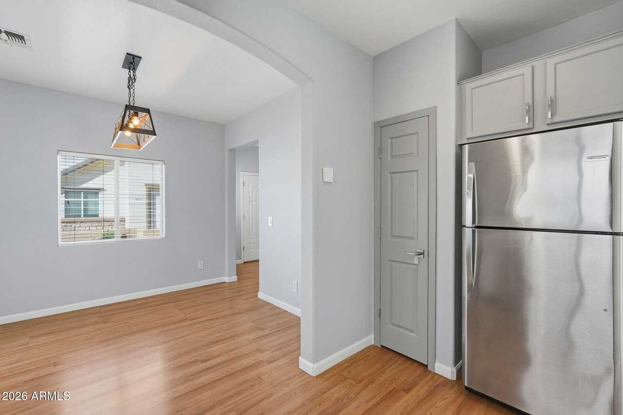 4678 E Redfield Rd - Photo 4 of 31