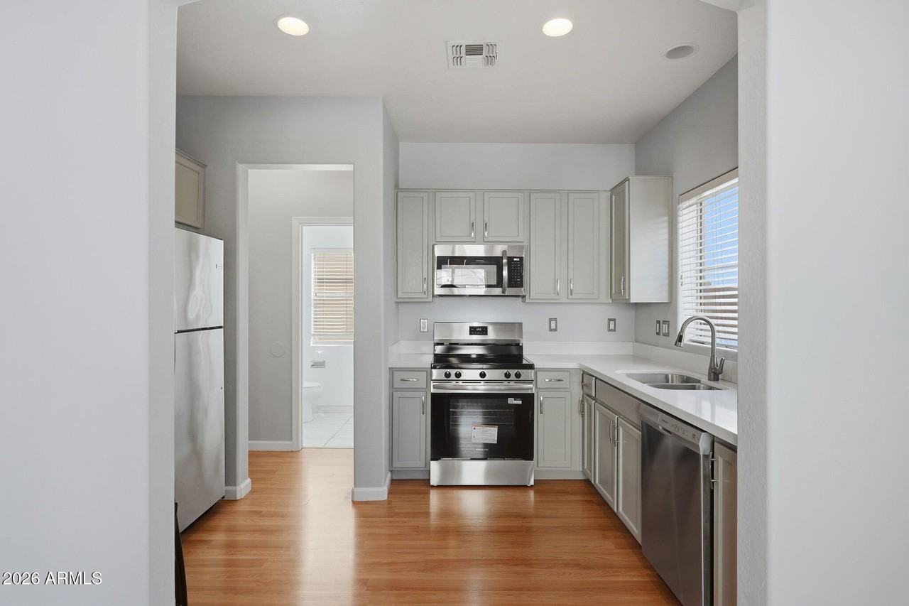 4678 E Redfield Rd - Photo 6 of 31