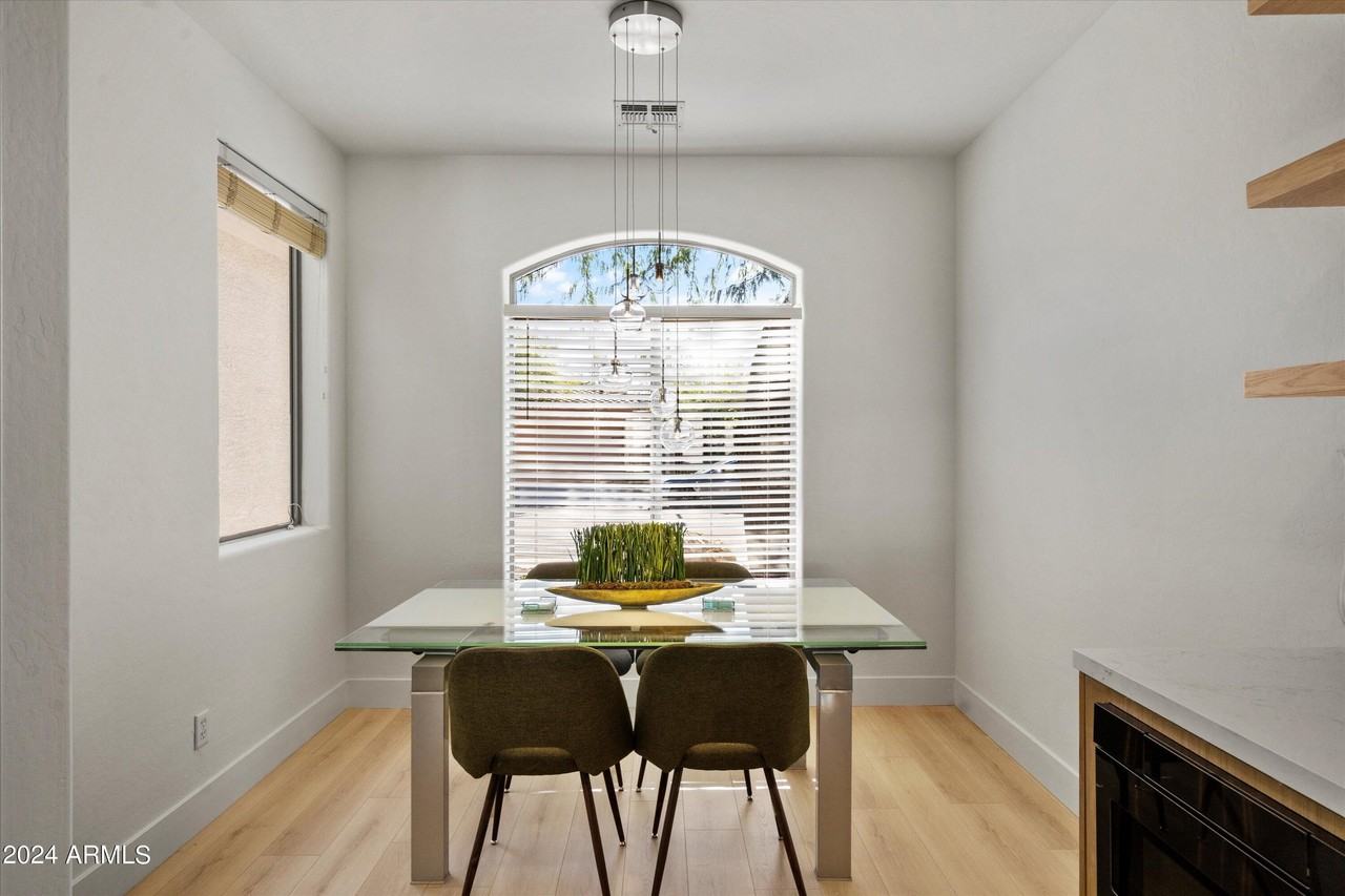 1084 E Susan Ln - Photo 5 of 25