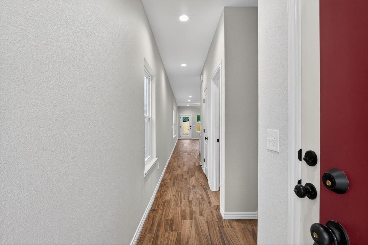 8427 Harvard St - Photo 2 of 21