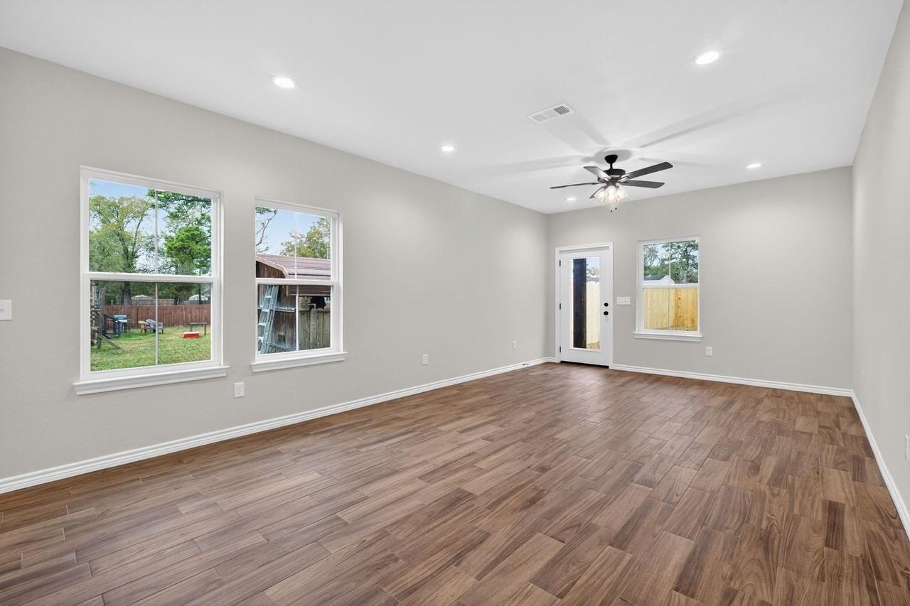 8427 Harvard St - Photo 6 of 21