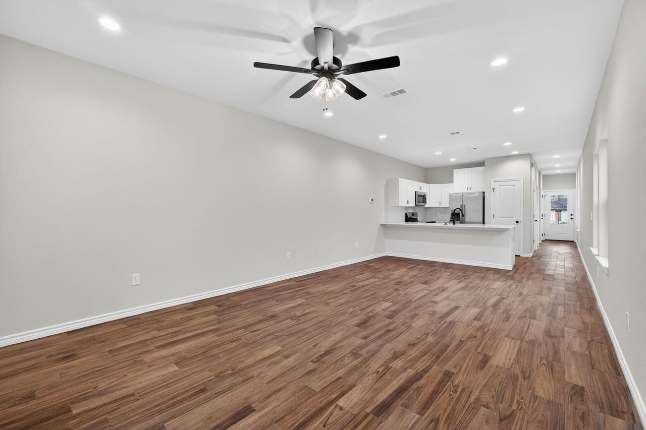 8427 Harvard St - Photo 7 of 21