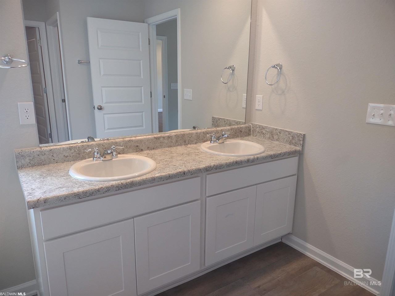 245 Burnston Way - Photo 4 of 6