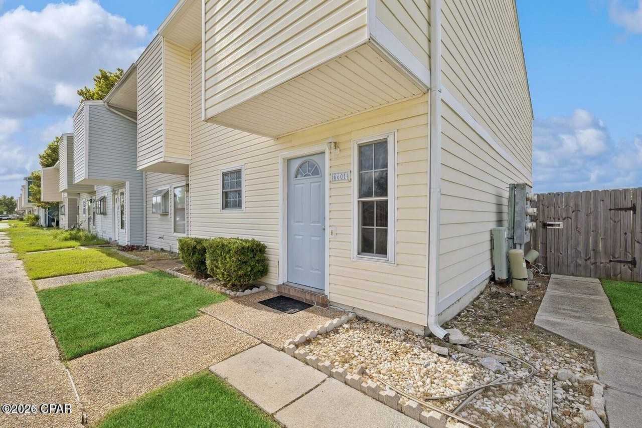 6601 Pridgen St - Photo 4 of 39