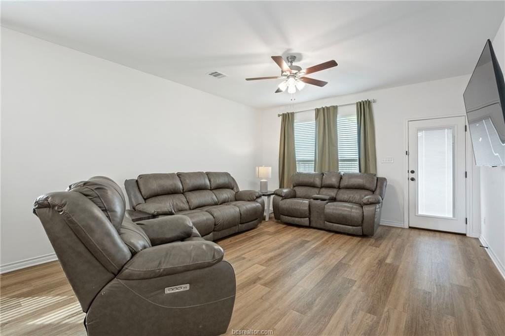 1905 Stubbs Dr - Photo 3 of 20