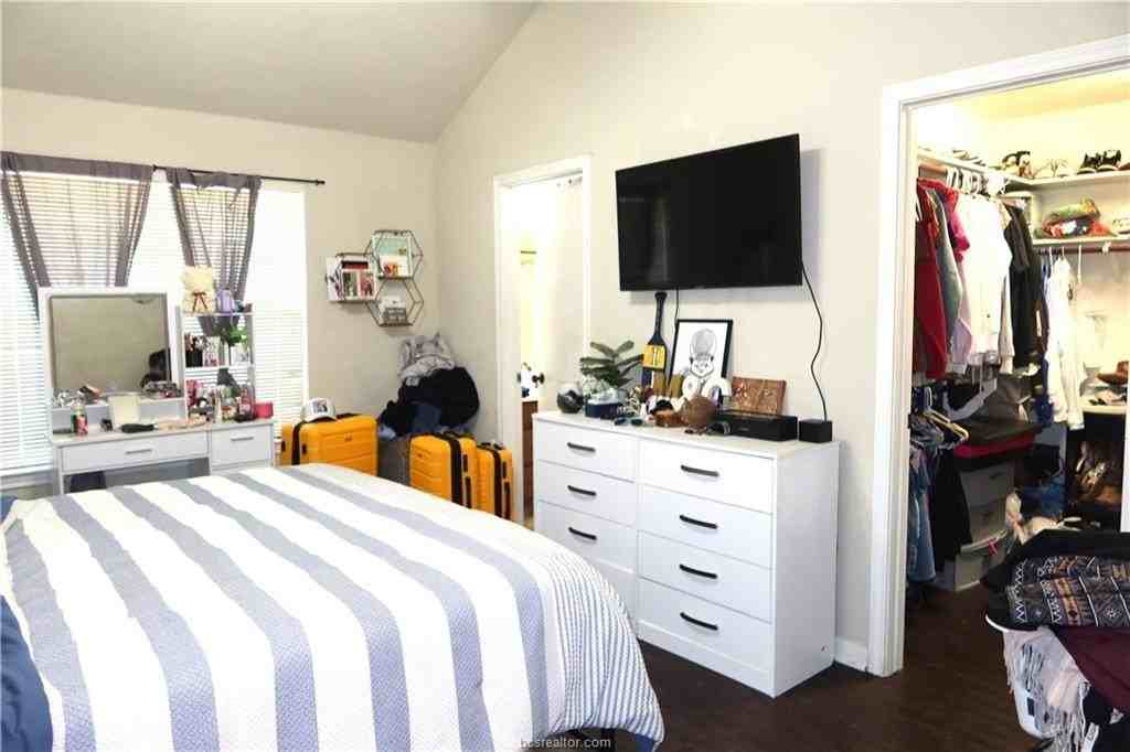 1068 Windmeadows Dr - Photo 7 of 19