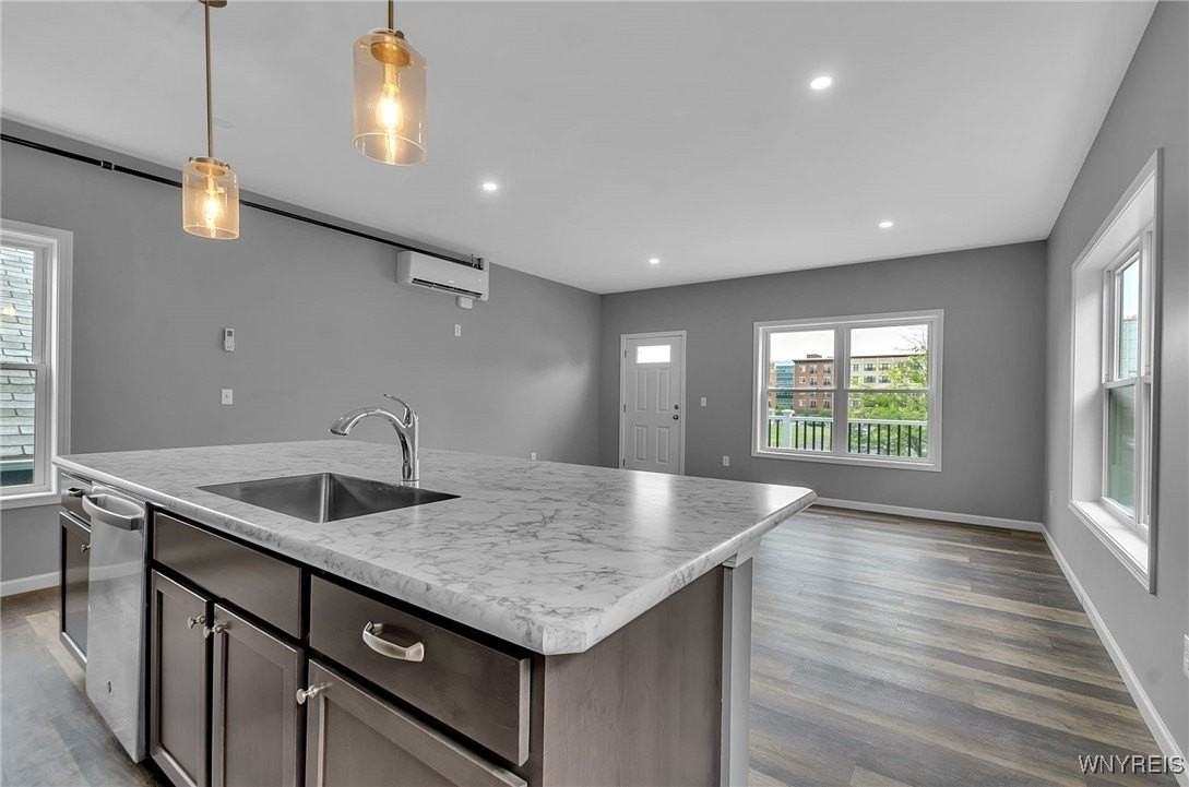 140 Seymour Street unit: Upper - Photo 7 of 21