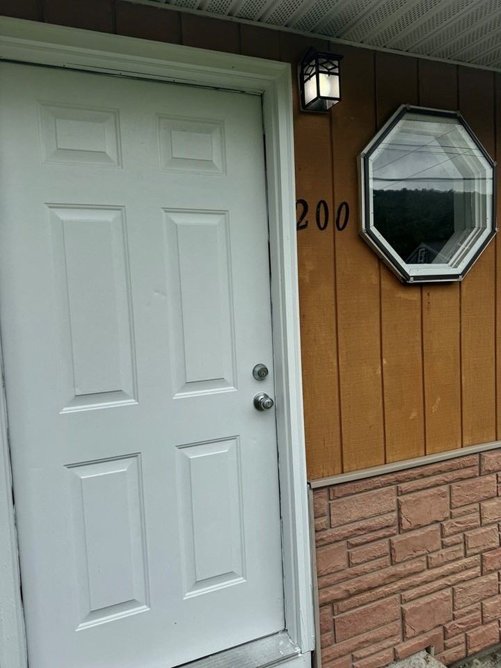 200 Robinwood Ave - Photo 2 of 7