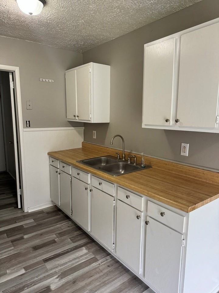 200 Robinwood Ave - Photo 5 of 7