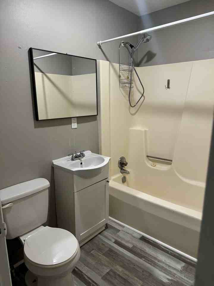 200 Robinwood Ave - Photo 6 of 7