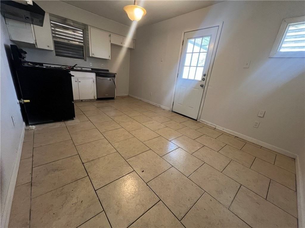 4926 Bayou St - Photo 4 of 10