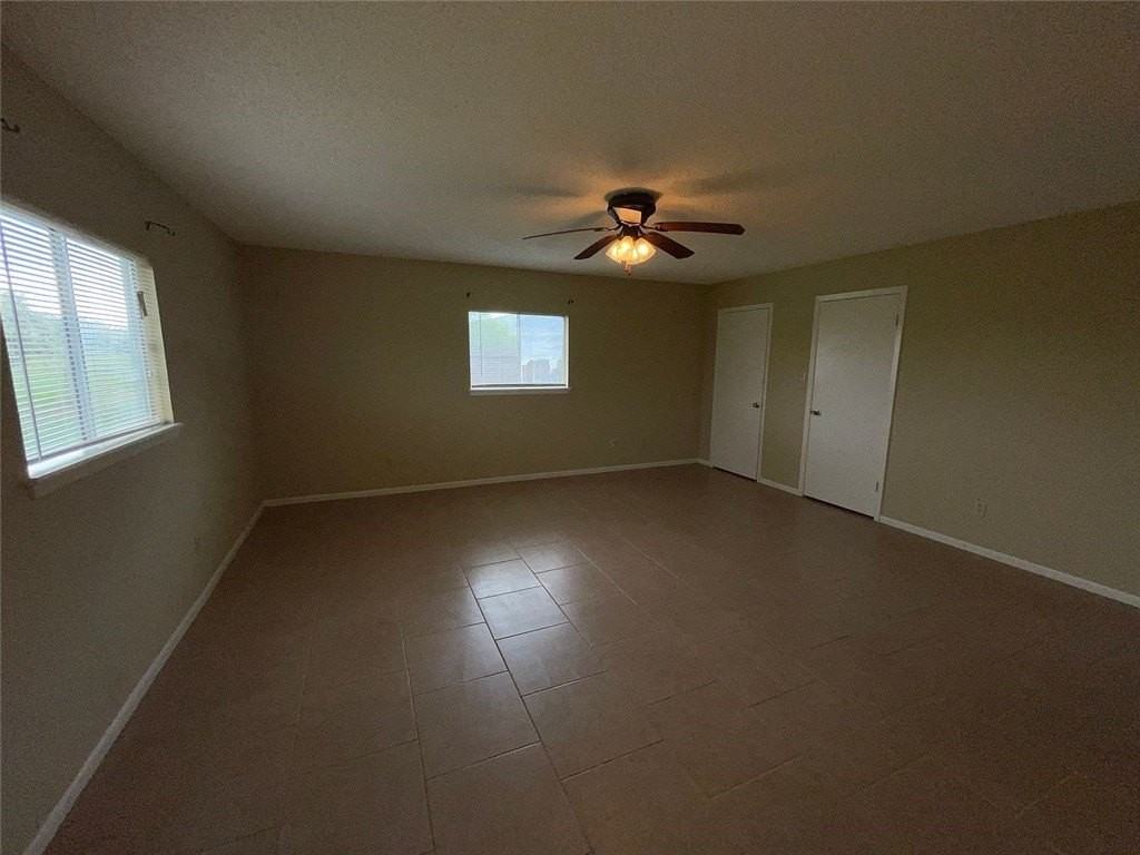 702 Truk Dr - Photo 5 of 9