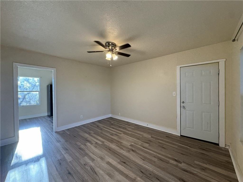 5410 Burton Ln Apt 3 #3 - Photo 3 of 9