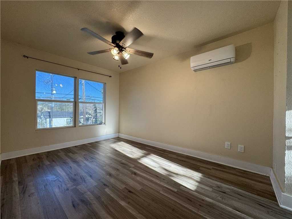 5410 Burton Ln Apt 3 #3 - Photo 7 of 9