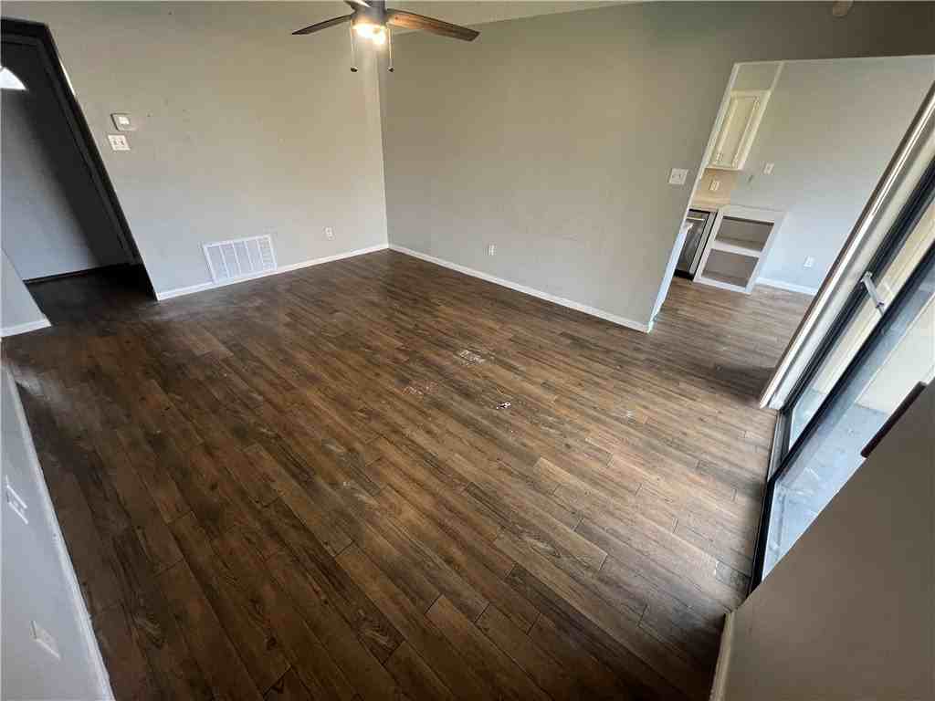 2610 Allencrest Dr - Photo 2 of 11