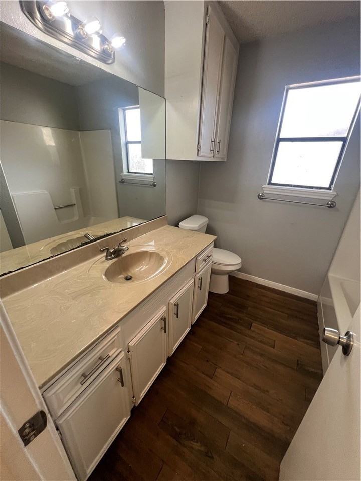 2610 Allencrest Dr - Photo 6 of 11