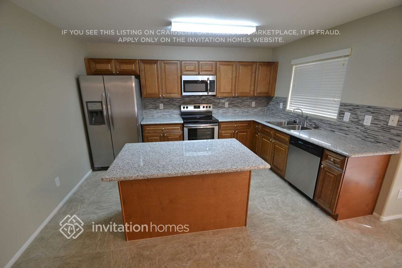 1099 E Monteleone St - Photo 3 of 11