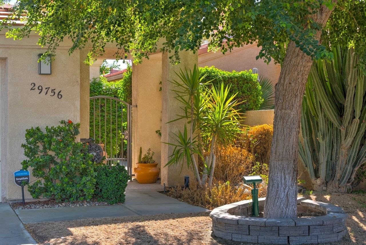 29756 Sandy Ct - Photo 3 of 41