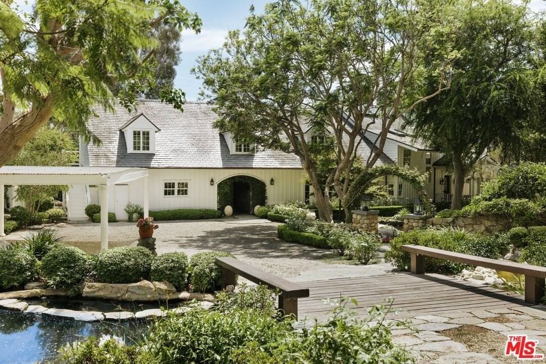 6825 Zumirez Dr - Photo 5 of 35