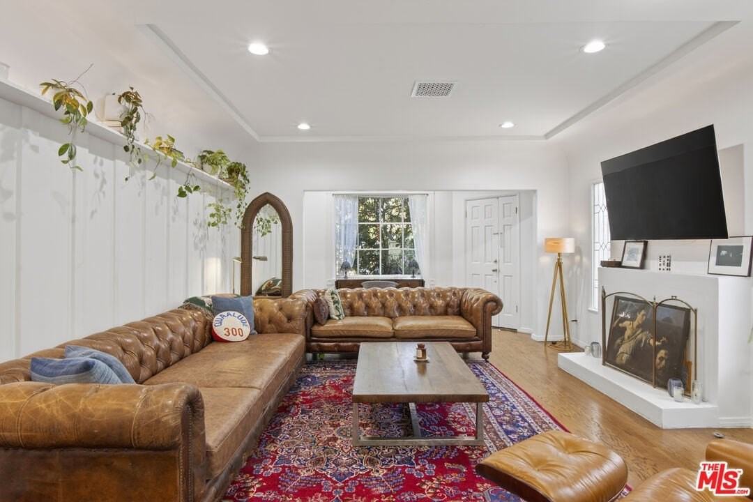 8998 Lloyd Pl - Photo 2 of 14