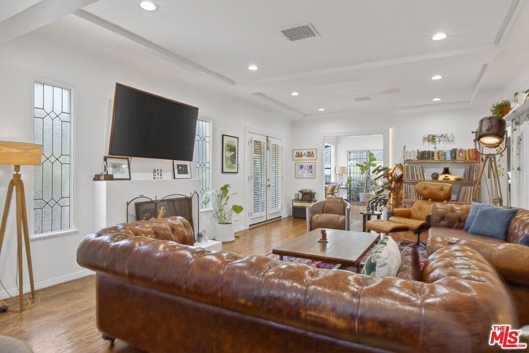 8998 Lloyd Pl - Photo 3 of 14