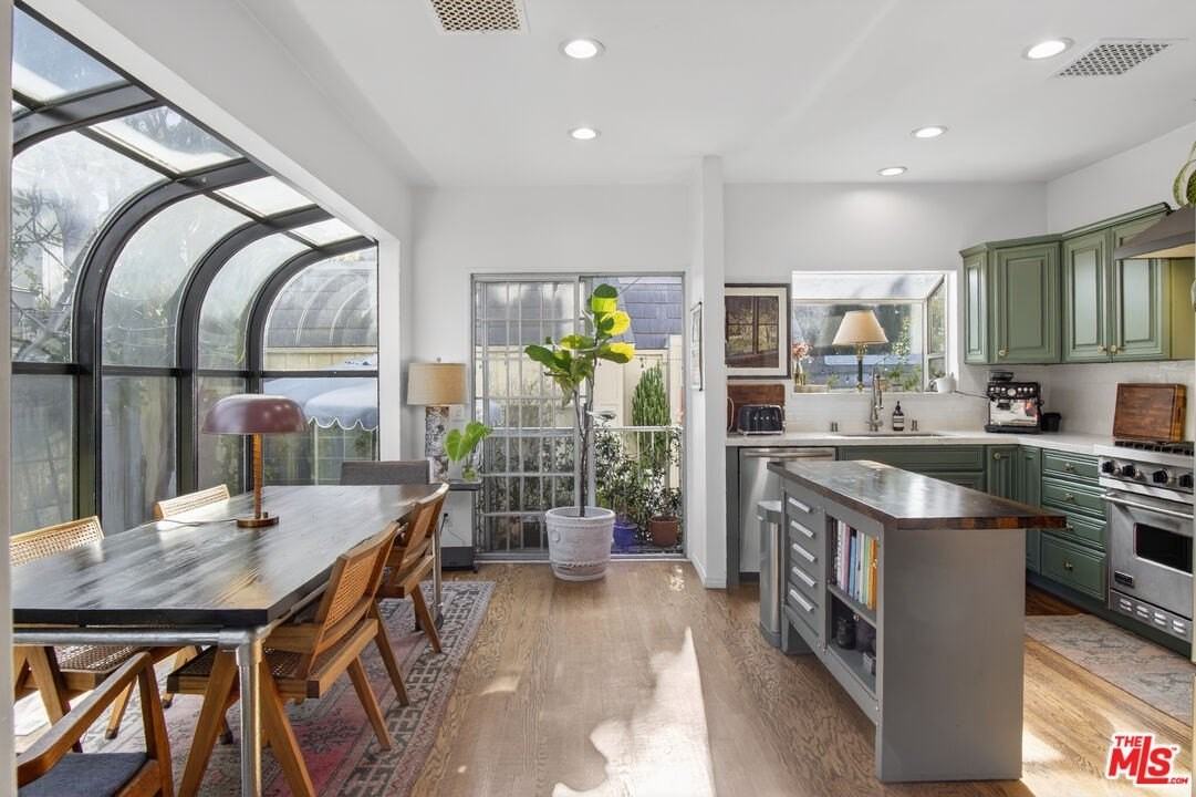 8998 Lloyd Pl - Photo 4 of 14