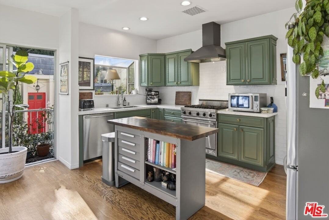 8998 Lloyd Pl - Photo 5 of 14