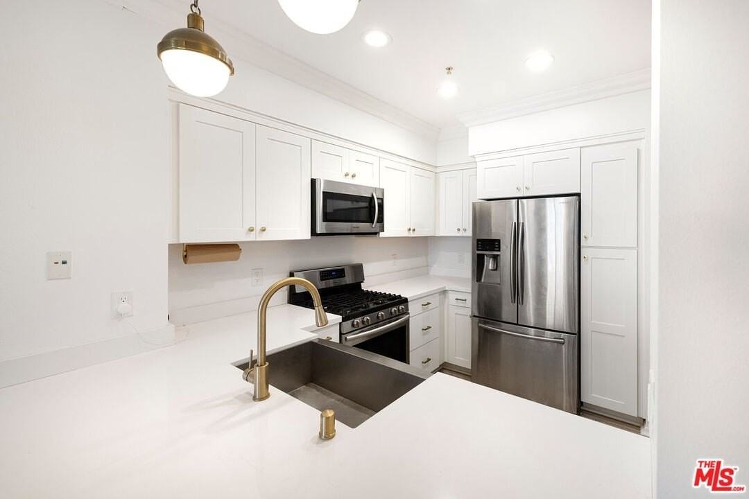 6400 Crescent Park E Apt 315 #315 - Photo 4 of 15